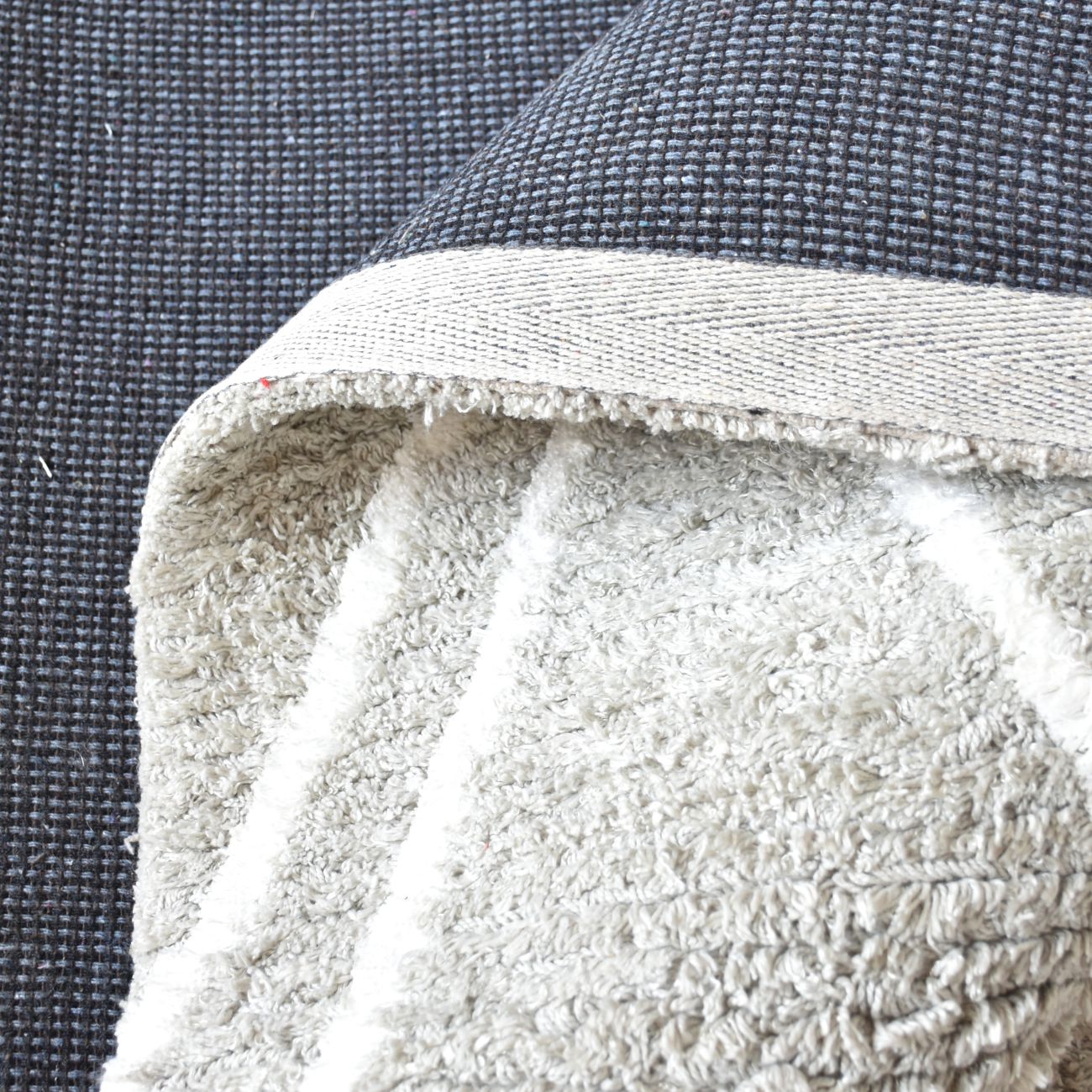 Caylus Table Tufted Silver & Ivory Pattern 160x230cm Viscose Cotton Rug